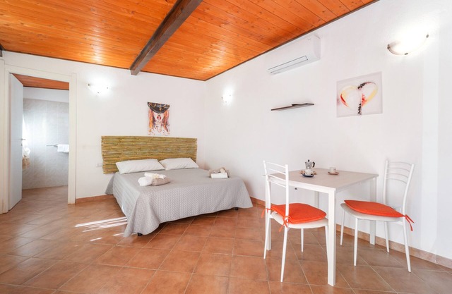 Studio 'Il Limone' with Mountain View, Private Terrace and Air Conditioning