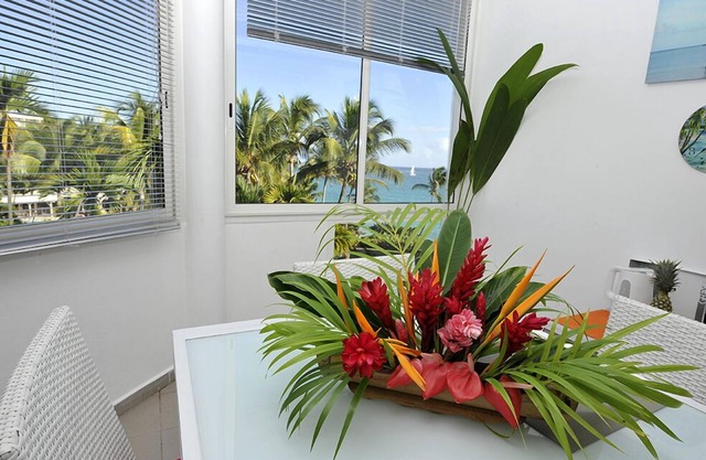 Studio in a calm & safe quarter with private beach and seaview