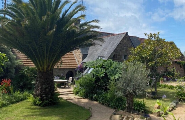 Studio in a renovated farmhouse in Tregastel on the Pink Granite Coast