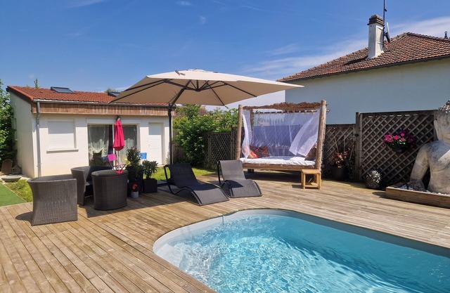 Studio Indépendant Avec Jardin et Piscine Proche Gare Accès Paris Direct 19min