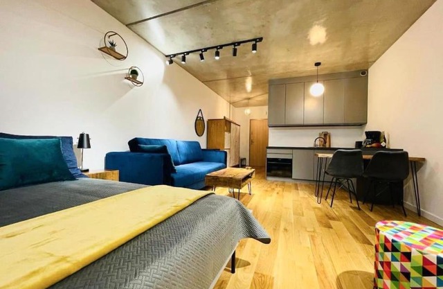 Studio Mango w/Patio & Parking