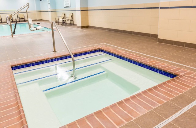 Studio Near Downtown | Breakfast + Pool Access!