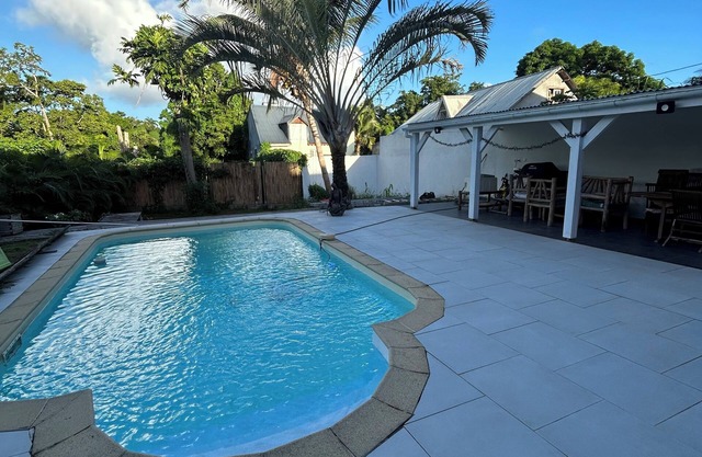 Studio pool in the center of the gullet