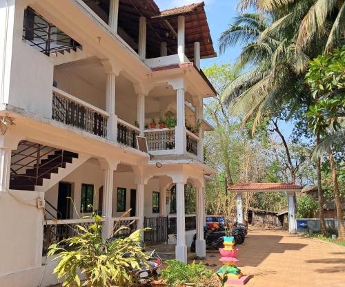 Studio Serinity Cove R-2 by Mukund Sadan Arambol