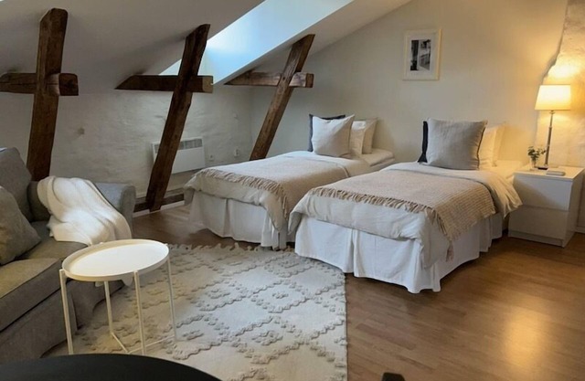 Studio - Sleeps 3 - WiFi - Close to Attractions