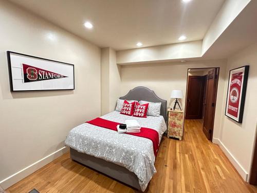 Studio- Steps from Stanford & Close to Everything!