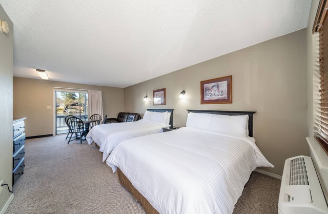 Studio Suite, 2 Queen Beds, Lake View, Upper Floor