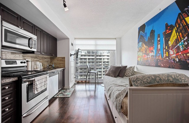 Studio w/CN Tower City Views | Prime Waterfront