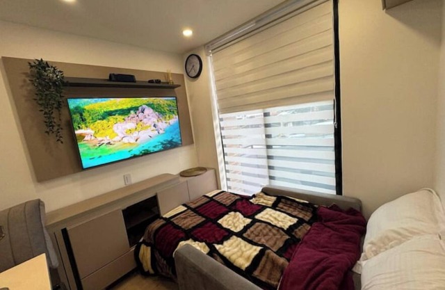 Studio with balcony near Unicentro-FAST WIFI!