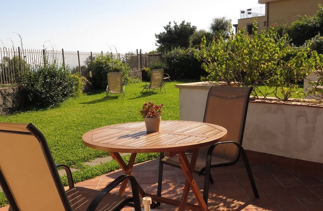 Studio with private terrace, sea view pool and wifi