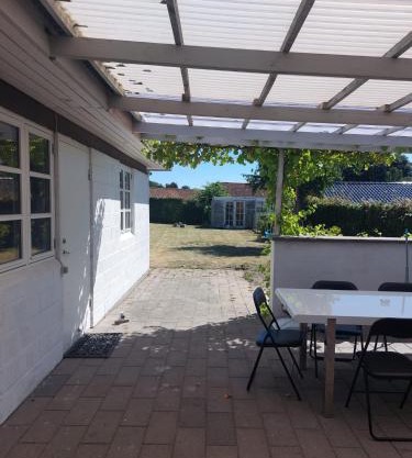 Stuelejlighed med have og overdækket terrasse