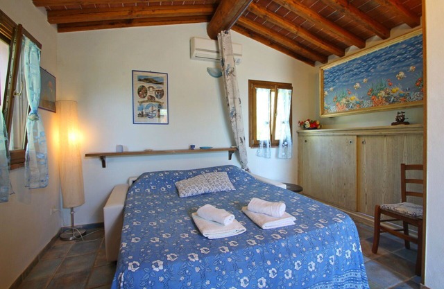 Stunning private villa for 3 guests with hot tub, A/C, TV, veranda, pets allowed and panoramic v.