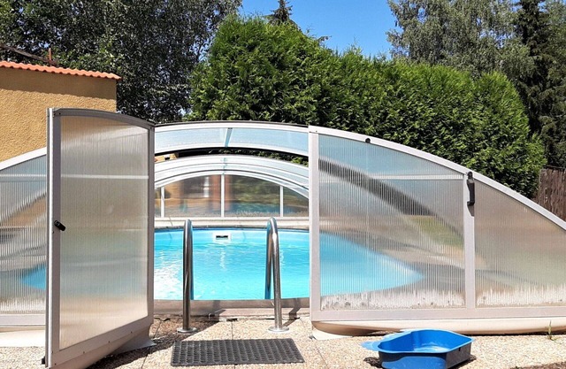 Stunning private villa for 10 people with private pool, WIFI, hot tub, TV, terrace and pets allo.