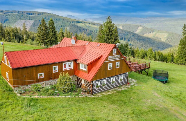 Stunning private villa for 23 people with WIFI, TV, terrace, pets allowed and panoramic view