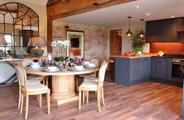 Stunning villa for 6 people with WIFI, terrace, pets allowed and parking