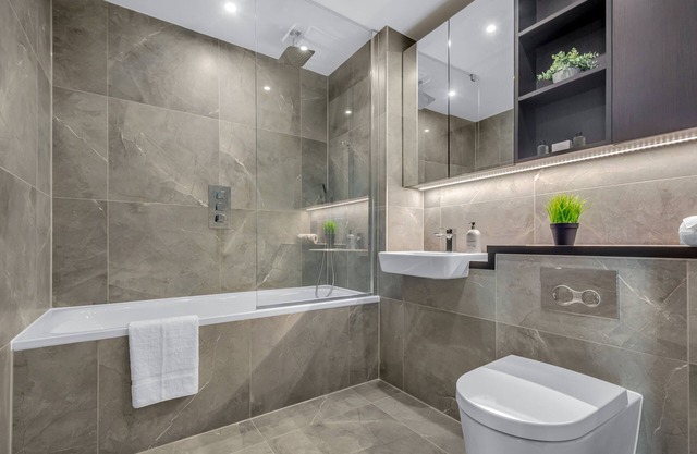 Stunning 1 bedroom Pet Friendly Apartment in Icon Tower near Ealing