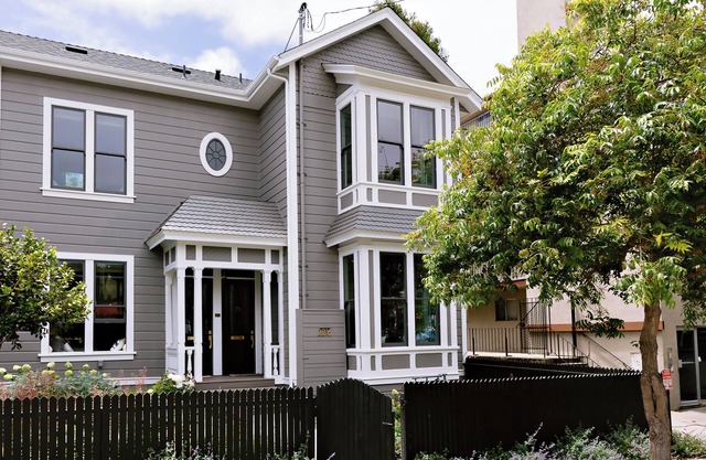 Stunning 2 bedroom flat in charming Berkeley Victorian with AC, WiFi.