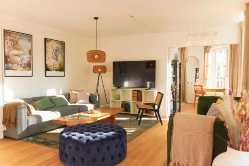 Stunning 2 BR Home on Nyhavn with Private Balcony