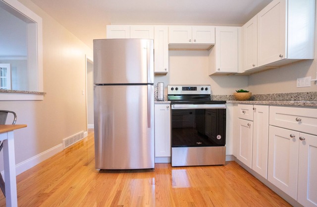 Stunning 2BR/1BA home in Newport with Parking