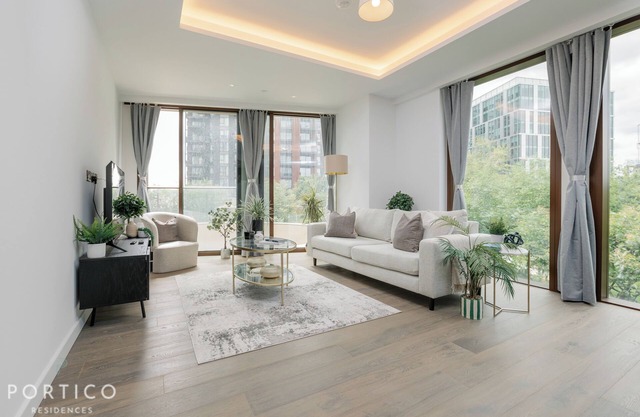 Stunning 3 bedroom apartment with swimming pool in Nine Elms