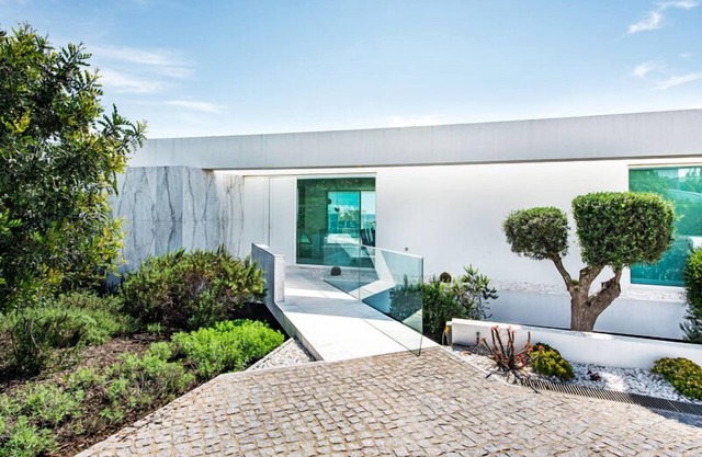 Stunning 4 plus 1 bed villa with sea view - L805 - Praia da Luz, Algarve