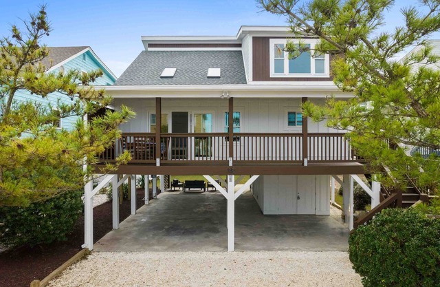 Stunning 4BR House with Hot Tub & Putting Green - the Ultimate Coastal Retreat