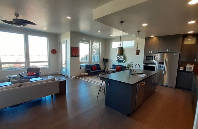 Stunning and luxurious 180 degree views, across from Micron, 10 min to downtown!