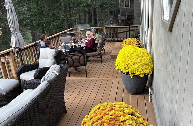 Stunning and Luxurious Riverfront home for 6 with two king beds