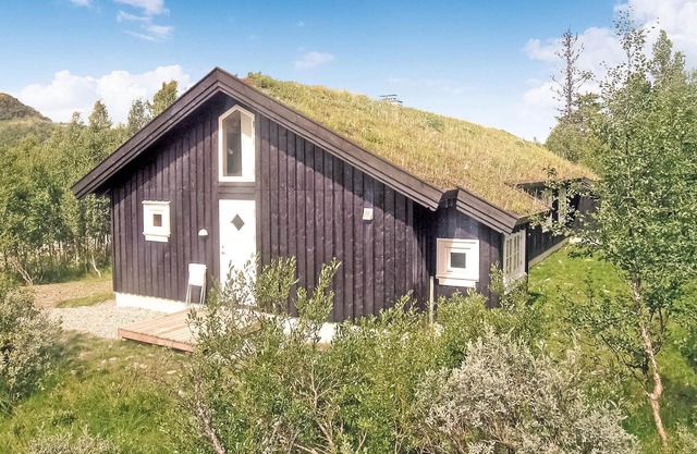 Stunning home in Gålå with sauna