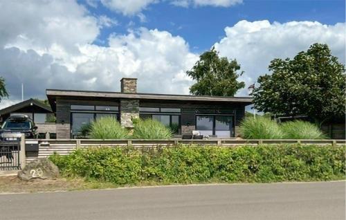 Stunning Home In Rønde With Wifi