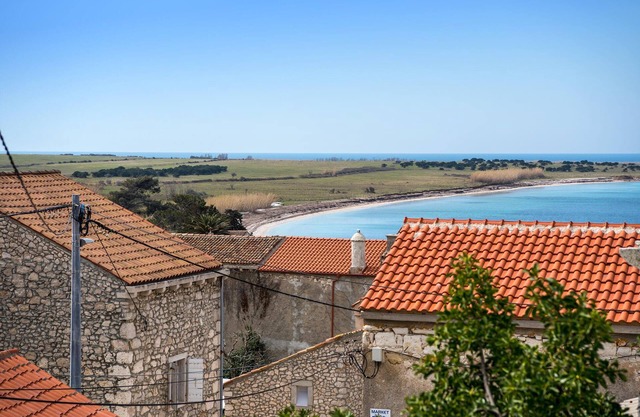 Stunning home in Unije with WiFi