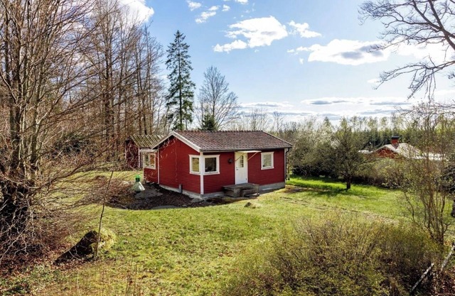 Stunning home near lake Åsnen - includes boat