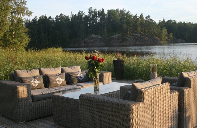 Stunning house overlooking own lake just 25 min outside of Stockholm
