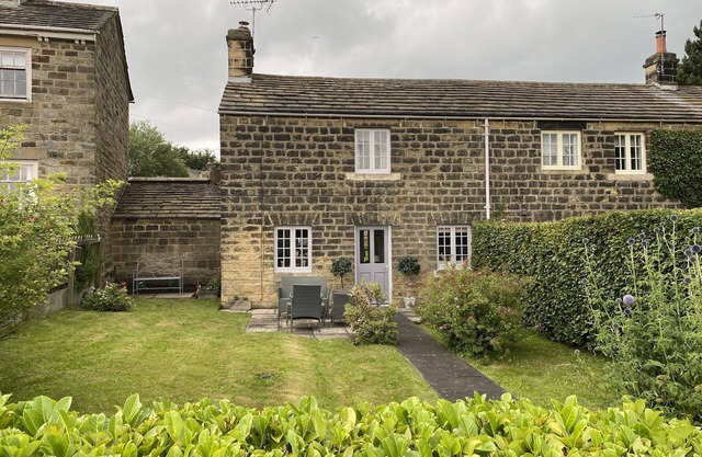 Stunning listed 1750 cottage in Harewood village near Harrogate & countryside