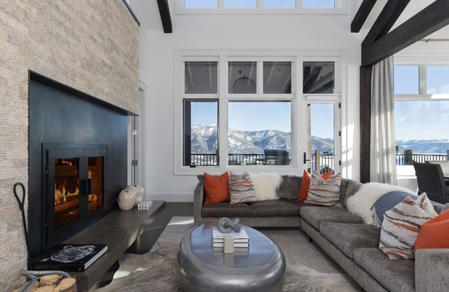 Stunning Luxury Home in Spanish Peaks Mountain Club, Yellowstone, Big Sky
