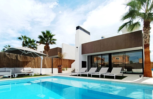 Stunning Luxury Villa in Sucina - Private Pool + Outdoor Kitchen