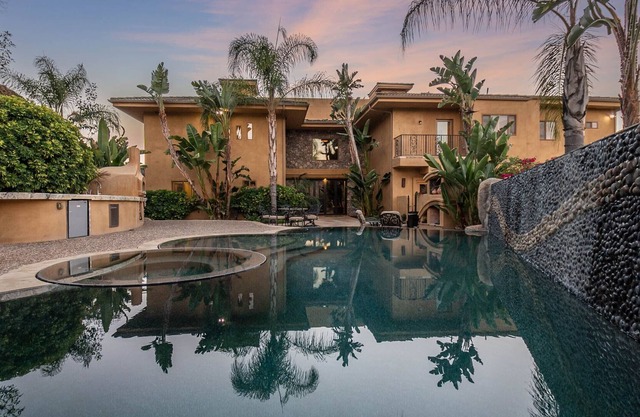 Stunning Mountain Top Resort w/Views: Pool/Hot Tub & Pool Table