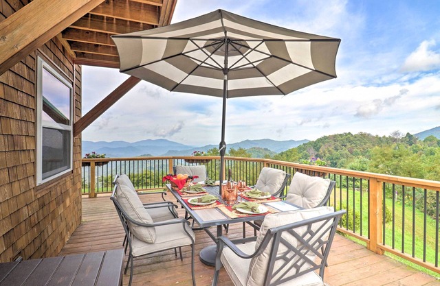 Stunning Mountain Views: Hot Springs Hideaway!