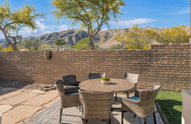 Stunning mountain views with trails- just minutes from the 202