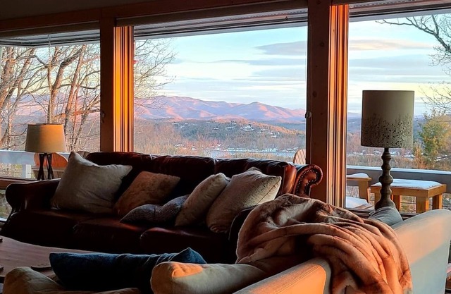 Stunning Mtn Views in Western NC W/Waterfall Hikes