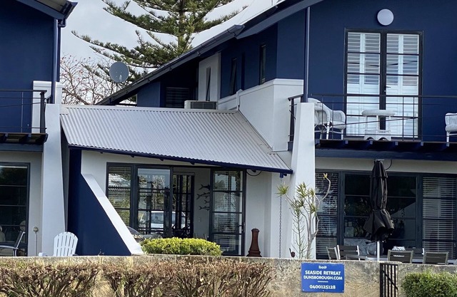 Stunning Oceanfront villa with panoramic views,only 5 minute walk to Dunsborough