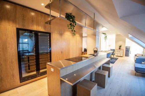 Stunning penthouse A location