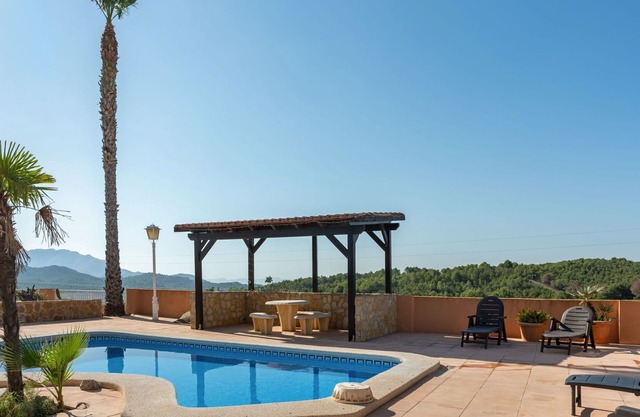 Stunning private villa with WIFI, private pool, A/C, TV, terrace, pets allowed and parking