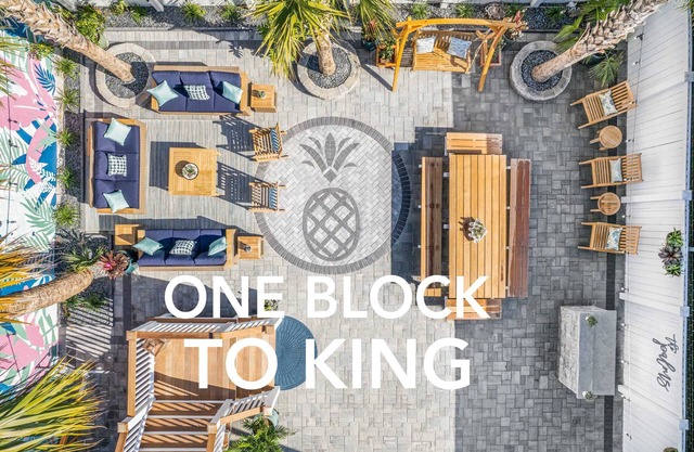 Stunning Private Courtyard - 1 Block to King St!