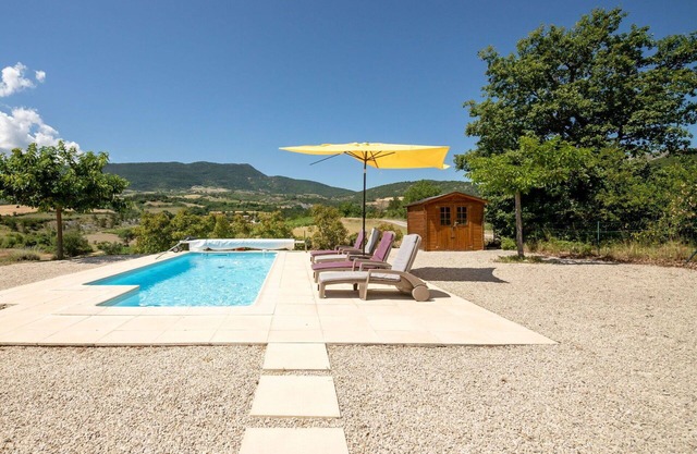 Stunning private villa for 6 people with private pool, WIFI, TV, terrace and pets allowed