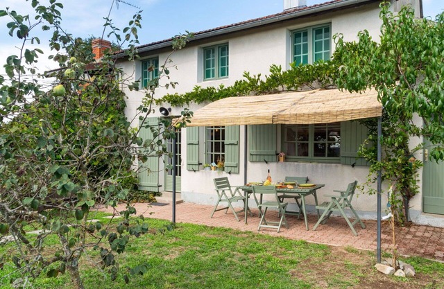 Stunning private villa for 4 guests with WIFI, TV, terrace and pets allowed