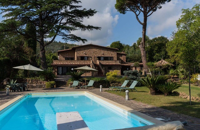 Stunning private villa for 8 guests with private pool, WIFI, A/C, TV and terrace