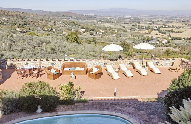 Stunning private villa for 26 guests with A/C, private pool, WIFI, hot tub, TV and terrace