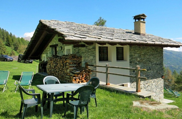 Stunning private villa for 9 guests with TV and patio