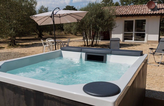 Stunning private villa for 3 guests with A/C, pool, WIFI, TV, pets allowed and panoramic view